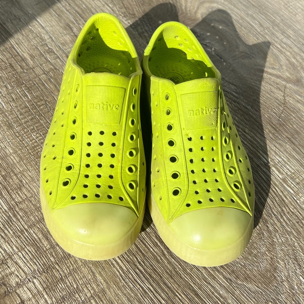 Native Jefferson Kids Shoes in Bright Yellow glow in the dark
